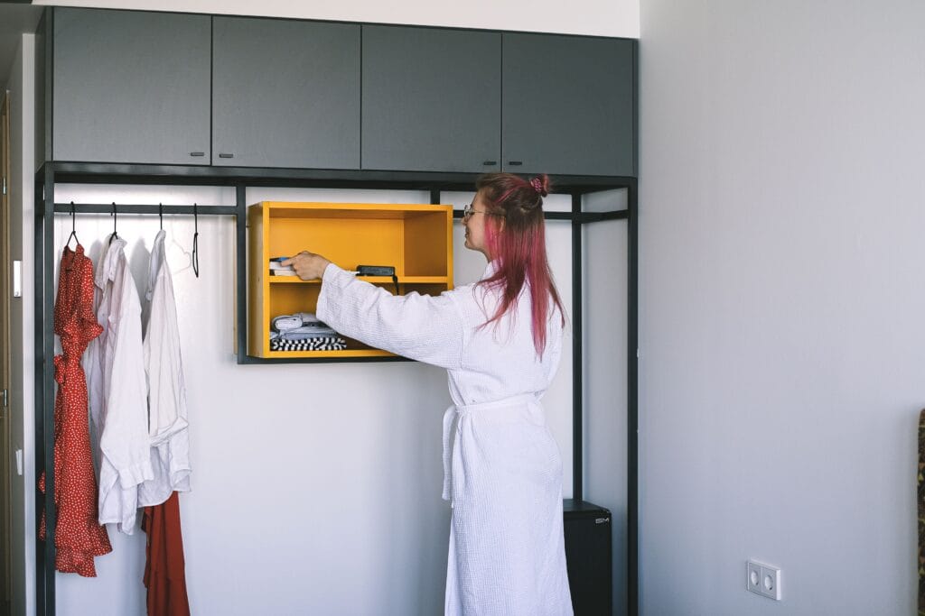 Como Organizar o Guarda-Roupa da Família Sem Complicação